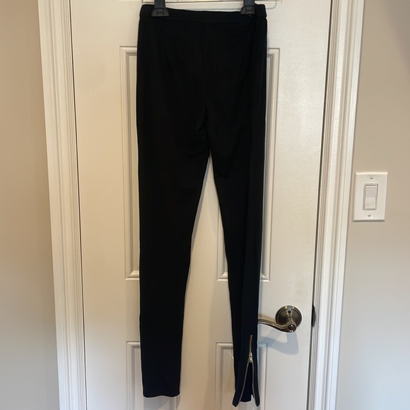 NWT F21 Black Leggings with Zipper Ankles Size S - Picture 4 of 4